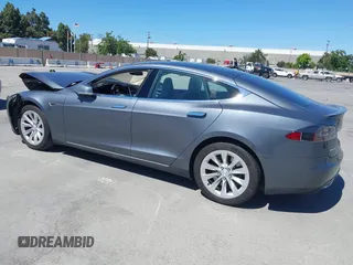 2014 Tesla Model S 60 z VIN 5YJSA1H17EFP33910, wystawiony jako IAAI lot #42346934 z przebiegiem Nie podano mil oraz . Historia ofert i sprzedaży dostępna na DreamBid. Obrazek 3.