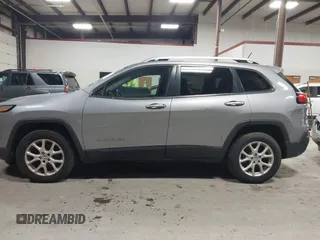 2015 Jeep Cherokee Latitude z VIN 1C4PJMCS5FW546508, wystawiony jako IAAI lot #41222910 z przebiegiem Nie podano mil oraz . Historia ofert i sprzedaży dostępna na DreamBid. Obrazek 13.