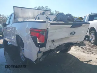 2024 Ford F-150 XL z VIN 1FTEX1KP7RKE49677, wystawiony jako IAAI lot #41592556 z przebiegiem 11 136 mil mil oraz . Historia ofert i sprzedaży dostępna na DreamBid. Obrazek 6.