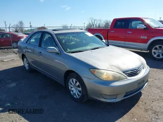 2006 Toyota Camry STD z VIN JTDBE30K563055354, wystawiony jako IAAI lot #41665766 z przebiegiem 163 809 mil mil oraz . Historia ofert i sprzedaży dostępna na DreamBid. Obrazek 1.