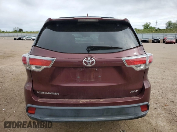 2015 Toyota Highlander XLE z VIN 5TDKKRFH0FS097839, wystawiony jako Copart lot #57030755 z przebiegiem 105 997 mil mil oraz Szkoda całkowita • Salvage title. Historia ofert i sprzedaży dostępna na DreamBid. Obrazek 6.