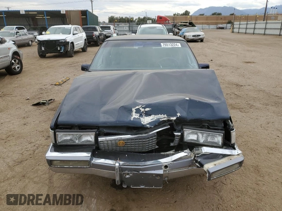 1990 Cadillac DeVille z VIN 1G6CD5338L4376482, wystawiony jako Copart lot #76513224 z przebiegiem 139 628 mil mil oraz Czysty tytuł • Clean title. Historia ofert i sprzedaży dostępna na DreamBid. Obrazek 5.