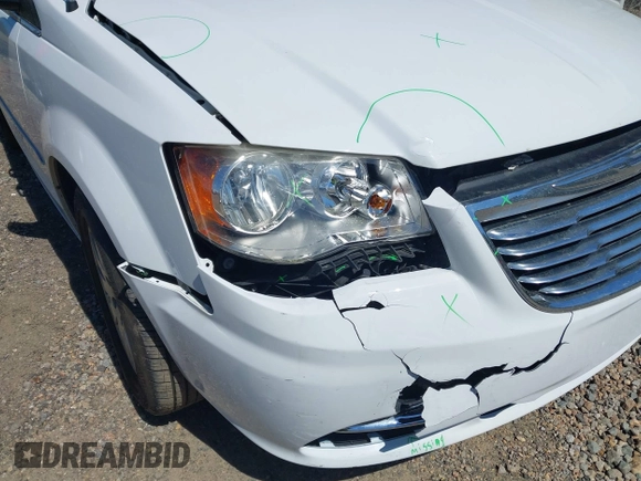 2014 Chrysler Town & Country Touring with VIN 2C4RC1BG9ER148966, listed as a IAAI auction lot 41886625 with 104,299 mi miles. Bid and sale history available at carsss.com. Image 6.