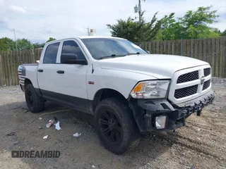 2015 Ram 1500 Express z VIN 1C6RR7KT0FS599158, wystawiony jako IAAI lot #42204986 z przebiegiem 113 478 mil mil oraz . Historia ofert i sprzedaży dostępna na DreamBid. Obrazek 1.
