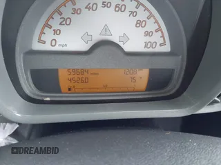 2009 Smart fortwo Pure z VIN WMEEJ31X39K314325, wystawiony jako IAAI lot #41607981 z przebiegiem 59 684 mil mil oraz . Historia ofert i sprzedaży dostępna na DreamBid. Obrazek 7.