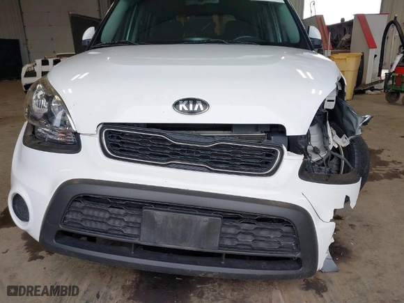 2013 Kia Soul ! with VIN KNDJT2A64D7532083, listed as a IAAI auction lot 41845670 with NaN miles. Bid and sale history available at carsss.com. Image 19.