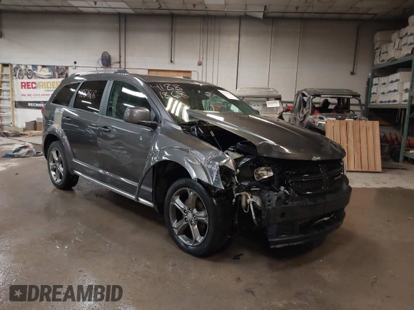 2015 Dodge Journey Crossroad with VIN 3C4PDDGG0FT607072, listed as a IAAI auction lot 41881868 with 185,699 mi miles. Bid and sale history available at carsss.com. Image 1.