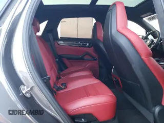 2023 Porsche Cayenne GTS z VIN WP1AG2AY9PDA18420, wystawiony jako Copart lot #81271624 z przebiegiem 19 002 mil mil oraz Szkoda całkowita • Salvage title. Historia ofert i sprzedaży dostępna na DreamBid. Obrazek 11.