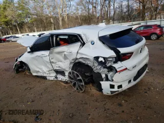 2022 BMW X2 sDrive28i with VIN WBXYH9C05N5T67775, listed as a Copart auction lot 44045505 with 34,100 mi miles and Salvage Title. Bid and sale history available at carsss.com. Image 2.