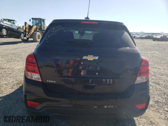 2020 Chevrolet Trax LS z VIN KL7CJKSB6LB341851, wystawiony jako Copart lot #48791035 z przebiegiem Nie podano mil oraz Szkoda całkowita • Salvage title. Historia ofert i sprzedaży dostępna na DreamBid. Obrazek 6.