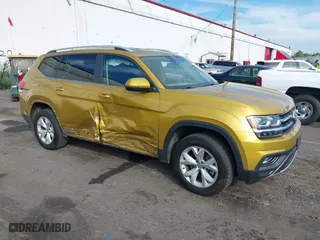 2018 Volkswagen Atlas 3.6L V6 SE with VIN 1V2KR2CA9JC525197, listed as a IAAI auction lot 37875450 with 62,703 mi miles. Bid and sale history available at carsss.com. Image 1.