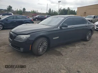 2012 BMW 7 Series 740Li z VIN WBAKB4C59CC576476, wystawiony jako Copart lot #55670215 z przebiegiem 100 907 mil mil oraz Szkoda całkowita • Salvage title. Historia ofert i sprzedaży dostępna na DreamBid. Obrazek 1.