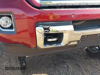 2018 GMC Sierra 2500HD Denali z VIN 1GT12UEY6JF272619, wystawiony jako IAAI lot #41743216 z przebiegiem 165 231 mil mil oraz . Historia ofert i sprzedaży dostępna na DreamBid. Obrazek 6.