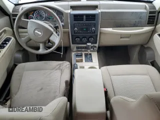 2008 Jeep Liberty Sport z VIN 1J8GN28K68W262608, wystawiony jako Copart lot #54179615 z przebiegiem 116 585 mil mil oraz Szkoda całkowita • Salvage title. Historia ofert i sprzedaży dostępna na DreamBid. Obrazek 8.