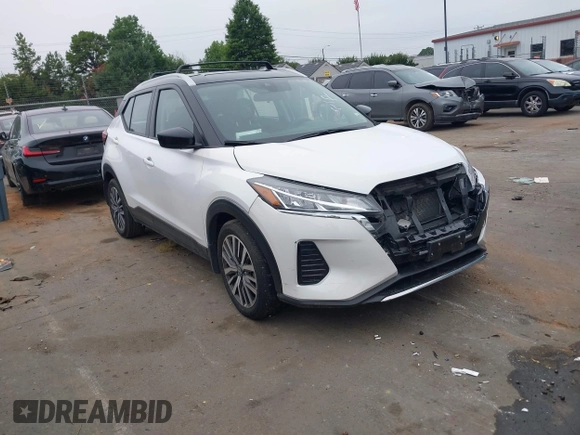 2023 Nissan Kicks SV z VIN 3N1CP5CV3PL563363, wystawiony jako IAAI lot #42714470 z przebiegiem 43 127 mil mil oraz . Historia ofert i sprzedaży dostępna na DreamBid. Obrazek 1.