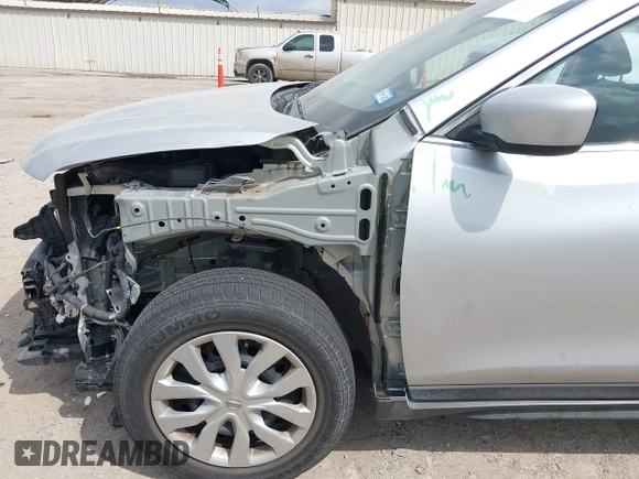 2017 Nissan Rogue S z VIN KNMAT2MTXHP552538, wystawiony jako IAAI lot #42413023 z przebiegiem 52 993 mil mil oraz . Historia ofert i sprzedaży dostępna na DreamBid. Obrazek 6.