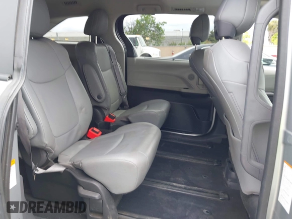 2022 Toyota Sienna XLE z VIN 5TDJRKEC8NS135921, wystawiony jako IAAI lot #42124395 z przebiegiem 39 611 mil mil oraz . Historia ofert i sprzedaży dostępna na DreamBid. Obrazek 8.