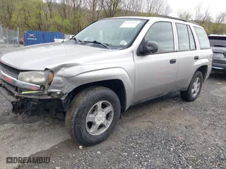 2004 Chevrolet TrailBlazer LS with VIN 1GNDT13S542370499, listed as a IAAI auction lot 41983818 with 1 mi miles. Bid and sale history available at carsss.com. Image 2.