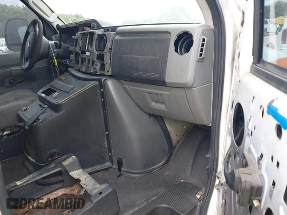 2009 Ford E-Series Commercial с VIN 1FDSS34PX9DA32550, выставлен на аукционе IAAI как лот 41710405 с пробегом 391 668 миль миль и . История ставок и продаж доступна на DreamBid. Изображение 5.