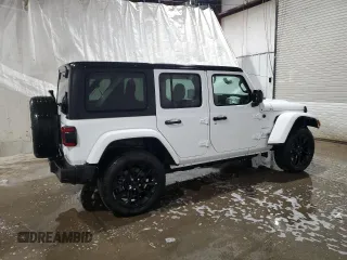 2023 Jeep Wrangler Sahara z VIN 1C4JJXP61PW696072, wystawiony jako Copart lot #57859545 z przebiegiem 42 136 mil mil oraz Czysty tytuł • Clean title. Historia ofert i sprzedaży dostępna na DreamBid. Obrazek 3.