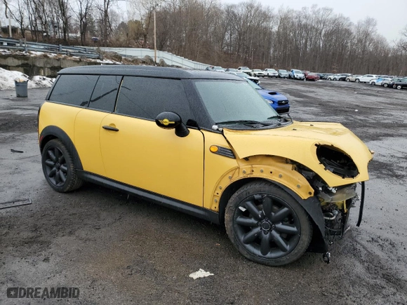 2008 MINI Cooper Clubman with VIN WMWML33518TJ46609, listed as a Copart auction lot 54656945 with 0 mi miles and Non Repairable. Bid and sale history available at carsss.com. Image 4.