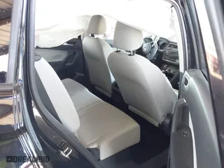 2021 Volkswagen Tiguan S with VIN 3VV1B7AX2MM055220, listed as a IAAI auction lot 41970381 with 30,433 mi miles. Bid and sale history available at carsss.com. Image 8.