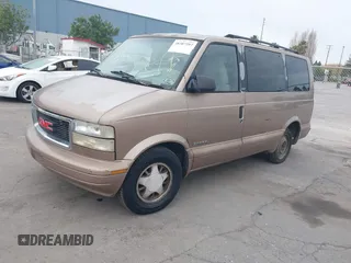 1996 GMC Safari with VIN 1GKDM19W3TB533427, listed as a IAAI auction lot 38894124 with 261,801 mi miles. Bid and sale history available at carsss.com. Image 2.