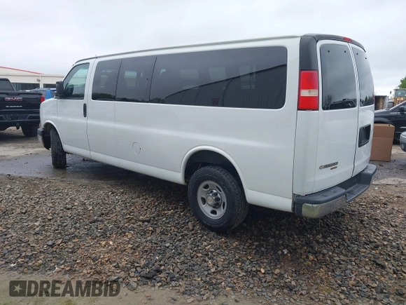 2015 Chevrolet Express Passenger LT with VIN 1GAZG1FG5F1205323, listed as a IAAI auction lot 41917128 with 194,773 mi miles and . Bid and sale history available at DreamBid. Image 3.