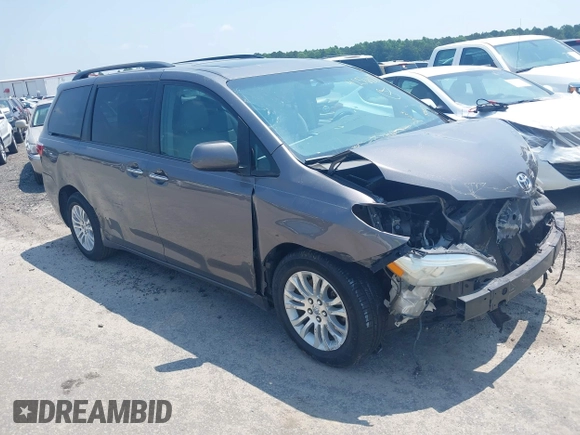 2017 Toyota Sienna XLE Auto Access Seat z VIN 5TDYZ3DC2HS850817, wystawiony jako IAAI lot #42564078 z przebiegiem 190 069 mil mil oraz . Historia ofert i sprzedaży dostępna na DreamBid. Obrazek 1.