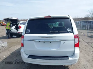 2013 Chrysler Town & Country S with VIN 2C4RC1HG6DR818396, listed as a IAAI auction lot 41922016 with 231,595 mi miles. Bid and sale history available at carsss.com. Image 17.