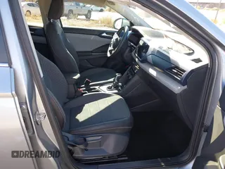 2024 Volkswagen Taos SE z VIN 3VVEX7B21RM001601, wystawiony jako IAAI lot #41406215 z przebiegiem 8 557 mil mil oraz . Historia ofert i sprzedaży dostępna na DreamBid. Obrazek 5.