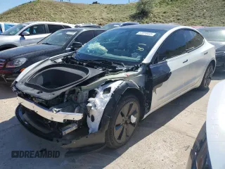 2025 Tesla Model 3 Long Range z VIN 5YJ3E1EA0SF931348, wystawiony jako Copart lot #57074935 z przebiegiem 2 153 mil mil oraz Szkoda całkowita • Salvage title. Historia ofert i sprzedaży dostępna na DreamBid. Obrazek 1.