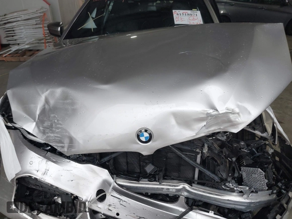 2020 BMW 5 Series M550i xDrive z VIN WBAJS7C07LCD85532, wystawiony jako IAAI lot #41518071 z przebiegiem 57 645 mil mil oraz . Historia ofert i sprzedaży dostępna na DreamBid. Obrazek 10.
