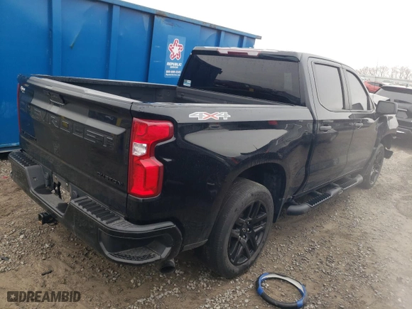 2021 Chevrolet Silverado 1500 Custom with VIN 1GCPYBEK3MZ204029, listed as a Copart auction lot 43522715 with 107,800 mi miles and Salvage Title. Bid and sale history available at carsss.com. Image 3.