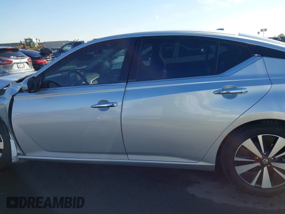 2019 Nissan Altima 2.5 SV with VIN 1N4BL4DV9KC178879, listed as a IAAI auction lot 41611524 with 71,051 mi miles. Bid and sale history available at carsss.com. Image 15.