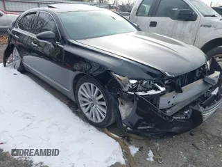 2013 Lexus LS 460 z VIN JTHCL5EF9D5017482, wystawiony jako IAAI lot #41382390 z przebiegiem 219 902 mil mil oraz . Historia ofert i sprzedaży dostępna na DreamBid. Obrazek 1.