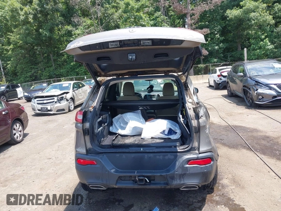 2016 Jeep Cherokee Latitude with VIN 1C4PJMCS3GW251912, listed as a IAAI auction lot 39753032 with 59,401 mi miles. Bid and sale history available at carsss.com. Image 16.