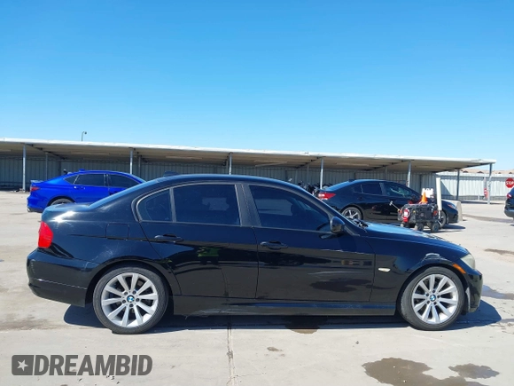 2011 BMW 3 Series 328i z VIN WBAPH5G52BNM80258, wystawiony jako IAAI lot #41763247 z przebiegiem 104 346 mil mil oraz . Historia ofert i sprzedaży dostępna na DreamBid. Obrazek 13.