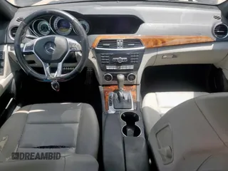 2012 Mercedes-Benz C 250 Sport с VIN WDDGF4HB1CR196188, выставлен на аукционе Copart как лот 62579975 с пробегом Не указан миль и Чистый • Clean title. История ставок и продаж доступна на DreamBid. Изображение 8.
