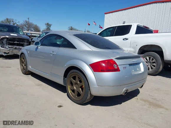 2001 Audi TT with VIN TRUWT28N011008288, listed as a IAAI auction lot 41758230 with 108,521 mi miles. Bid and sale history available at carsss.com. Image 3.