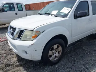 2011 Nissan Pathfinder SV z VIN 5N1AR1NN4BC605737, wystawiony jako IAAI lot #42177804 z przebiegiem 277 283 mil mil oraz . Historia ofert i sprzedaży dostępna na DreamBid. Obrazek 6.