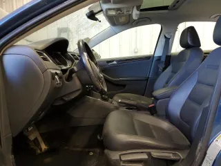 2016 Volkswagen Jetta SEL z VIN 3VWL17AJ3GM379591, wystawiony jako Copart lot #55804735 z przebiegiem 165 354 mil mil oraz Czysty tytuł • Clean title. Historia ofert i sprzedaży dostępna na DreamBid. Obrazek 7.