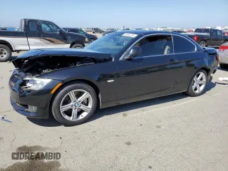 2011 BMW 3 Series 335i z VIN WBADX7C5XBE742356, wystawiony jako Copart lot #55865255 z przebiegiem 119 857 mil mil oraz Szkoda całkowita • Salvage title. Historia ofert i sprzedaży dostępna na DreamBid. Obrazek 1.
