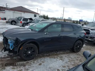 2021 Chevrolet Blazer LT z VIN 3GNKBHR48MS547322, wystawiony jako IAAI lot #41329653 z przebiegiem 82 867 mil mil oraz . Historia ofert i sprzedaży dostępna na DreamBid. Obrazek 14.