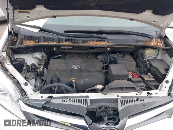 2018 Toyota Sienna XLE with VIN 5TDDZ3DC3JS197113, listed as a IAAI auction lot 41622680 with 70,308 mi miles. Bid and sale history available at carsss.com. Image 10.