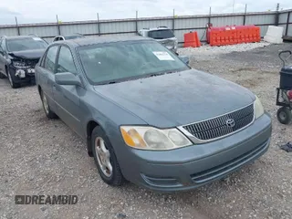 2001 Toyota Avalon XL w/Bucket Seats with VIN 4T1BF28B81U152283, listed as a IAAI auction lot 41869794 with 251,700 mi miles. Bid and sale history available at carsss.com. Image 1.