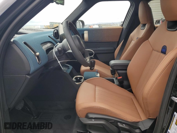 2025 MINI Countryman S with VIN WMZ23GA00S7S40439, listed as a Copart auction lot 53718955 with 2,750 mi miles and Clean title. Bid and sale history available at DreamBid. Image 7.
