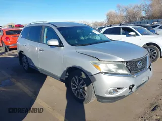2014 Nissan Pathfinder SV with VIN 5N1AR2MM3EC662692, listed as a IAAI auction lot 41402939 with 166,975 mi miles. Bid and sale history available at carsss.com. Image 1.