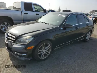 2014 Mercedes-Benz C 250 Sport z VIN WDDGF4HB2ER304210, wystawiony jako Copart lot #60440345 z przebiegiem 182 396 mil mil oraz Czysty tytuł • Clean title. Historia ofert i sprzedaży dostępna na DreamBid. Obrazek 1.