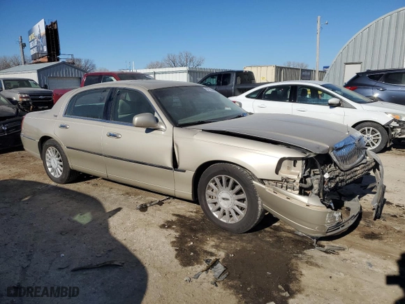 2005 Lincoln Town Car Signature Limited with VIN 1LNHM82W25Y656194, listed as a Copart auction lot 84109494 with 111,850 mi miles and Salvage Title. Bid and sale history available at carsss.com. Image 4.